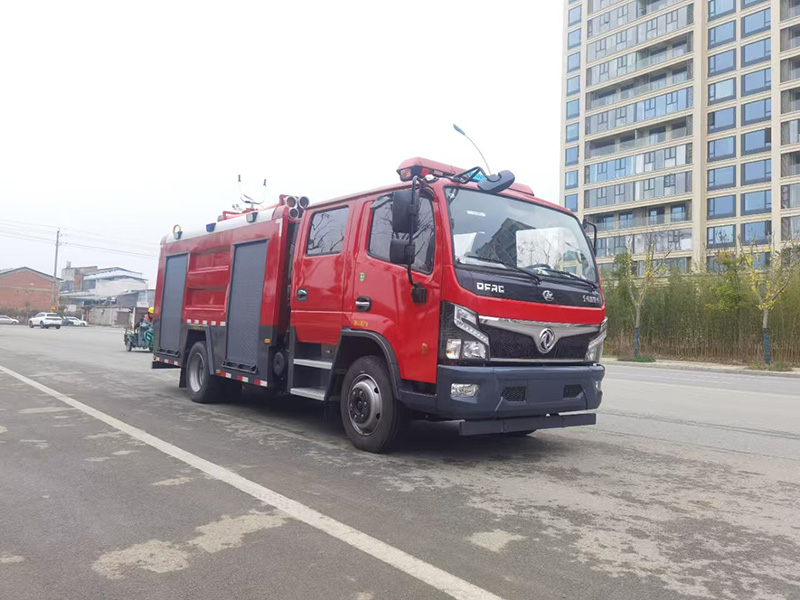 东风多利卡5吨泡沫消防车