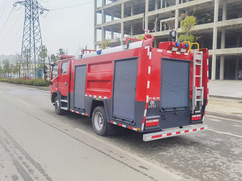 东风多利卡5吨泡沫消防车