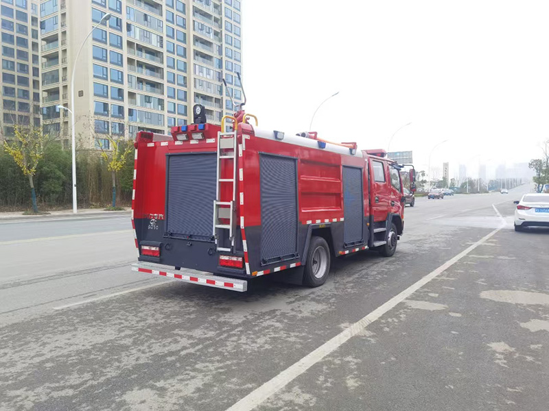 东风多利卡5吨水罐消防车（150马力）